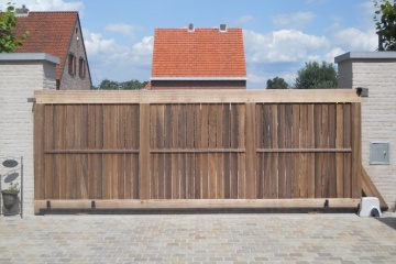 Houten schuifpoorten